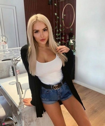 Я всегда знаю, как доставить настоящее удовольствие и незабываемые эмоции. Мои услуги включают все, что только можно представить 😉. Я готова реализовать все твои самые сокровенные фантазии и сделать твои мечты реальностью. У меня есть отличные отзывы от моих довольных клиентов, которые говорят о моей профессиональности и умении угадывать желания. Для тебя у меня есть много прекрасных фото, которые подтверждают все мои качества. Жду тебя в Москве, чтобы заполнить твою жизнь незабываемыми моментами и выпустить все твои сексуальные фантазии на свободу. 10954, 24 года